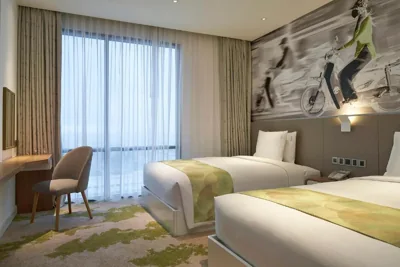 Standard con 2 letti singoli e vista città — Holiday Inn & Suites Saigon Airport by IHG